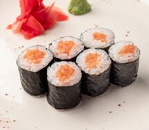 Ролл с лососем