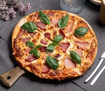 Пицца с бастурмой 