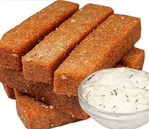 Гренки с чесноком и сливочным соусом