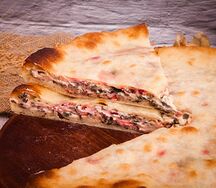 Пирог с капустой, яйцом и жареным луком
