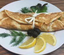 Семга в омлете с овощами