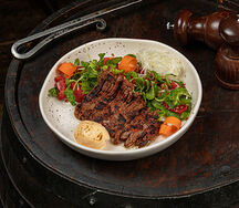 Салат со скёрт-стейком