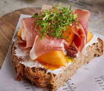 Брускета с пармой