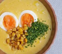 Кукурузный суп с яйцом и луком