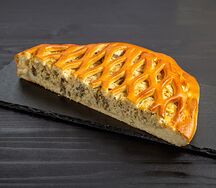 Пирог с курицей и грибами (половинка пирога)