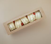 Макарон Клубника-ваниль