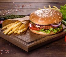 Бургер с говяжьей котлеткой