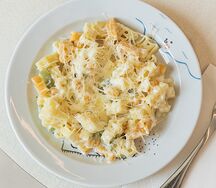 Фигурные макарошки с пармезаном и сливками