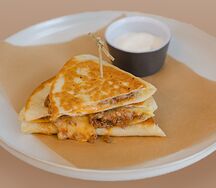 Кесадилья с картофельным пюре и говядиной