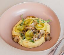 Бефстроганов с луковым пюре