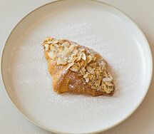 Миндальный круассан