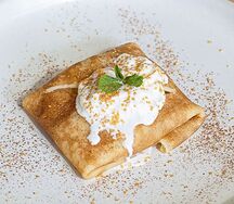 Блинчик с яблоком, корицей и страчателлой