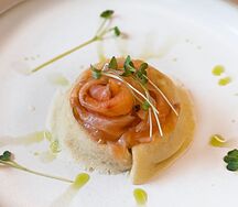 Блинчик с лососем и сливочно-творожным кремом