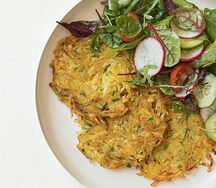 Картофельные драники с салатом