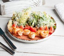 Салат Цезарь с креветками