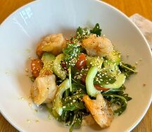 Салат с креветками и имбирем