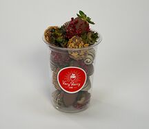 Стакан-микс свежей клубники в молочном шоколаде