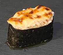 Гункан запеченный с крабом