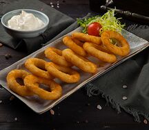 Кольца кальмаров с соусом тартар