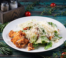 Салат Цезарь с курицей