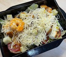 Салат Цезарь с креветками