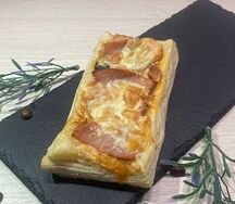 Пиццетта с ветчиной и грибами