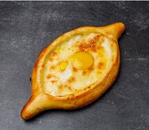 Хачапури по-аджарски с яйцом