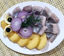 Сельдь с отварным картофелем