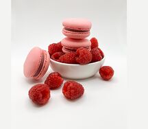 Десерт Макарон Малина