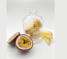 Десерт Макарон Манго-маракуйя