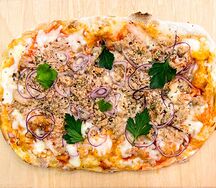 Тунец с луком Пицца