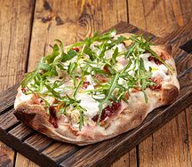 Ветчина котто с бурратой и рукколой пицца