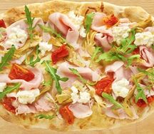 Ветчина котто с бурраттой и рукколой Пиццетта