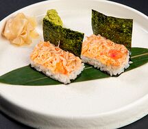 Хенд суши с крабом