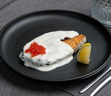 Семга в икорном соусе