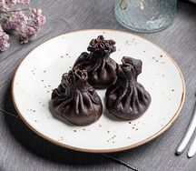 Хинкали шоколадные с вишней