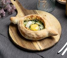 Хачапури по-аджарски со шпинатом