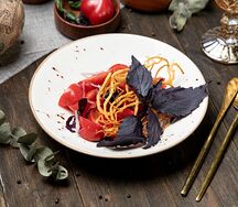 Салат Хазар с копченым сыром