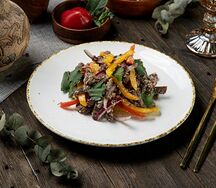 Салат с телятиной и фасолью