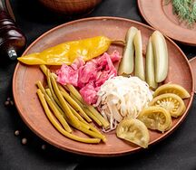 Ассорти из домашних солений