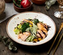 Теплый салат с семгой