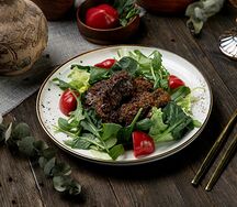 Теплый салат с куриной печенью