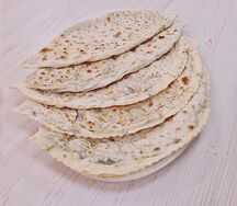 Гутаб с зеленью и сыром