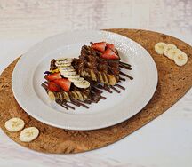Вафли с Нутеллой и клубникой