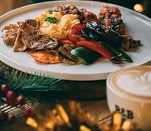Завтрак с яйцом скрамбл