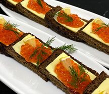 Канапе с красной икрой 