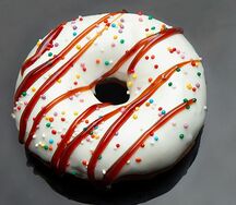 Пончик White Chocolate & Caramel