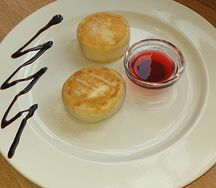 Сырники с топпингом клубничным