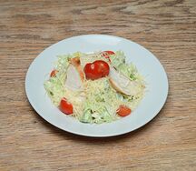 Салат Цезарь с курицей