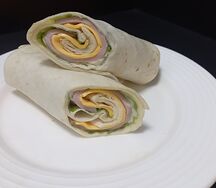 Ролл с ветчиной и сыром